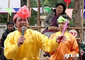 A performance of bai choi singing (Photo: VNA)